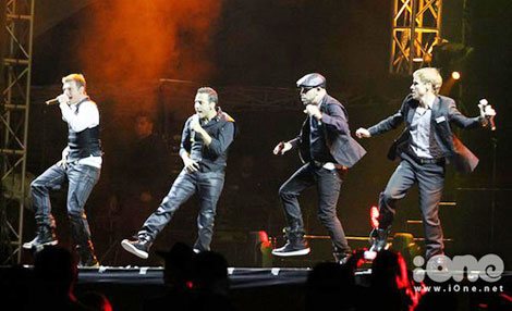 Sao"ngoại" biểu diễn tại Việt Nam: Phấp phỏng hên – xui