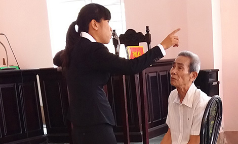 “Yêu râu xanh” 70 tuổi hiếp dâm cô gái tâm thần