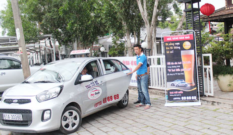 100 xe taxi tham gia chương trình chở khách về nhà miễn phí