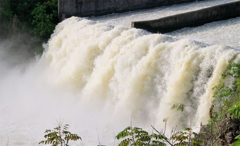 Hà Tĩnh xả tràn hồ Kẻ Gỗ, sẵn sàng sơ tán 2.000 dân