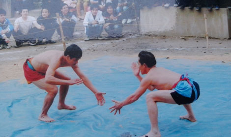 Huấn luyện viên "chân đất" của các đô vật quốc gia