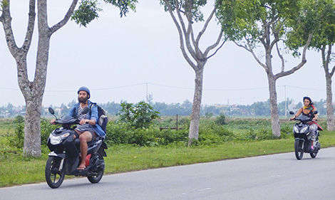 Khó xử du khách nước ngoài vi phạm Luật Giao thông đường bộ