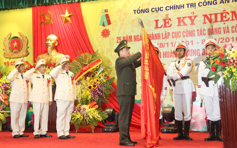 Cục Công tác đảng và công tác quần chúng đón nhận Huân chương Bảo vệ Tổ quốc hạng Nhì