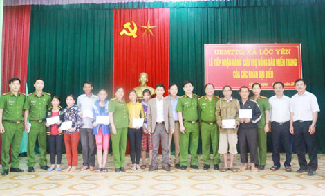 Học viện Cảnh sát nhân dân hỗ trợ nhân dân miền Trung khắc phục khó khăn sau lũ