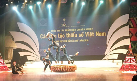 Lại "nóng" chuyện bản sắc văn hóa...