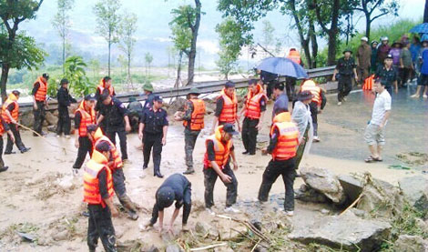 Lực lượng Công an chủ động ứng phó với mưa, lũ