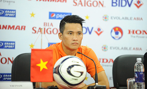 Lê Công Vinh: Từ một thế giới đến một thế giới  