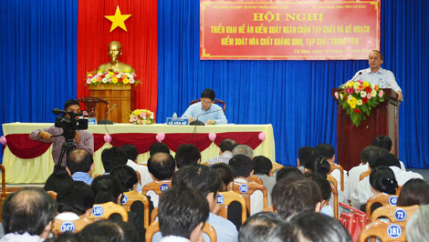 Cần giải quyết dứt điểm nạn bơm tạp chất vào tôm