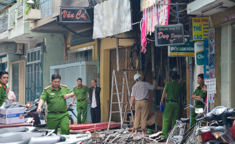 Tang thương con hẻm nhỏ nơi 6 người cùng gia đình tử vong trong đám cháy