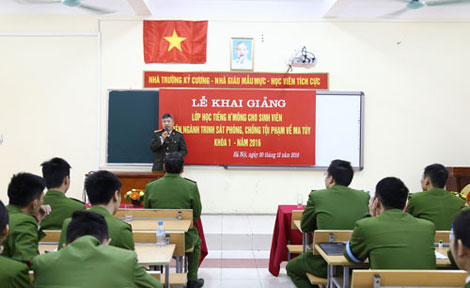 Trinh sát ma túy được học tiếng Mông