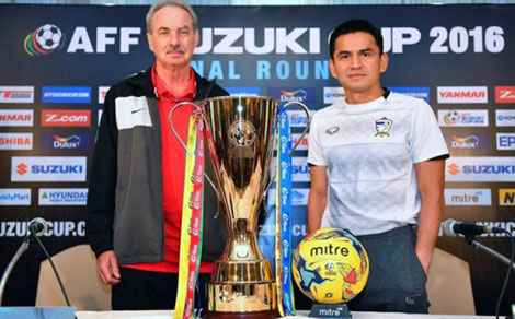 Sau chiến công, Kiatisak và Alfred Riedl đối diện nguy cơ...mất việc 