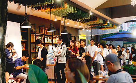 Từ hiện tượng xuất bản thơ của Nguyễn Phong Việt: Ngẫm về quy luật “Cung-Cầu”