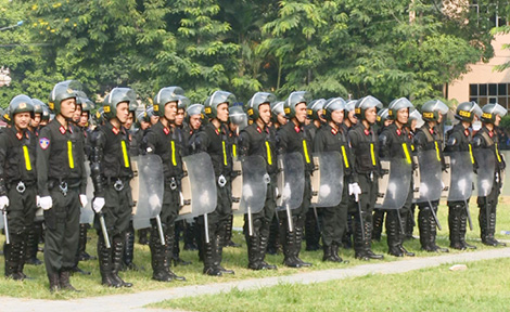 Đề nghị khen thưởng đột xuất cho 10 cán bộ chiến sĩ CSCĐ