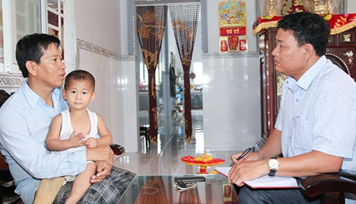 Xuân về với gia đình cháu bé “bắn” ra khỏi bụng mẹ