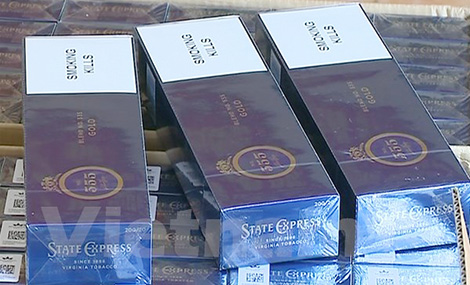 Phát hiện 10.000 bao thuốc lá ngoại nhập lậu giấu trong vách ngăn xe tải