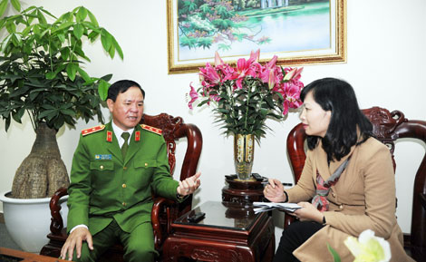 Phải có bản lĩnh chống lại những “viên đạn bọc đường”