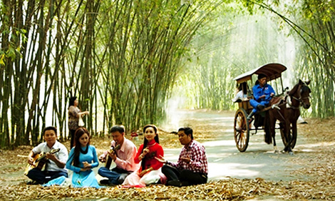 Đờn ca tài tử - đặc sắc du lịch “vùng đất gốm”