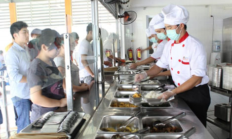 Rớt nước mắt với bữa cơm công nhân