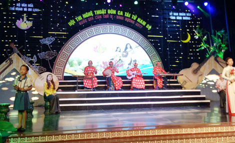 Đờn ca tài tử trước nỗi lo bị “thương mại hóa”