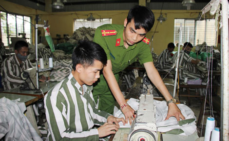 Giám thị trại giam kể chuyện lấy nhân tâm cảm hóa con người