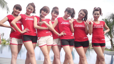 K- pop "giãy chết", nhóm nhạc Việt vẫn cố ăn theo