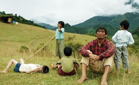 Phim  Việt thắng lớn trên đất khách, “thất thủ” trên sân nhà: Bụt chùa nhà không thiêng?