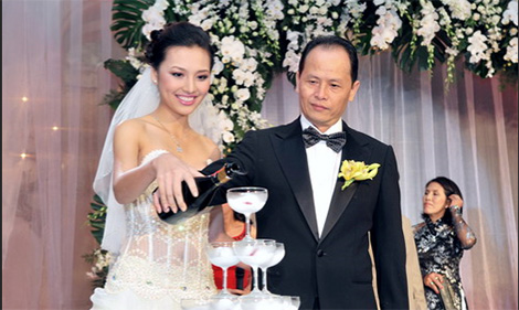 Ông chủ “mặc áo trái” và sự bình thản trong giới… thị phi