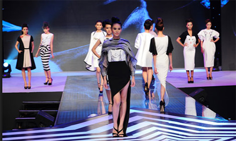 Nghề người mẫu: Vẫn không nơi quản lý