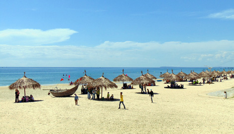 Miền biển Tam Thanh nhộn nhịp vào hội