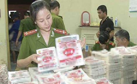 Ôtô tải chở 1 tấn bột ngọt mang nhãn hiệu Trung Quốc