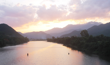 Hoàng hôn trên sông Cu Đê