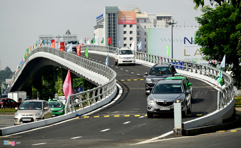 Cầu đã thông, đường vẫn chưa thoáng