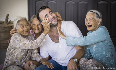 “Ông Tây” đi tìm vẻ đẹp không tuổi trên đất Việt