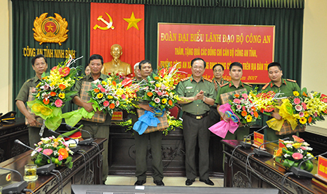 Thứ trưởng Nguyễn Văn Thành thăm, tặng quà Thương binh, Liệt sỹ