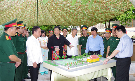 Không ngừng vun đắp tình hữu nghị đặc biệt Việt Nam – Lào