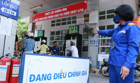 Xăng tăng thêm 319 đồng/ lít từ 15h hôm nay