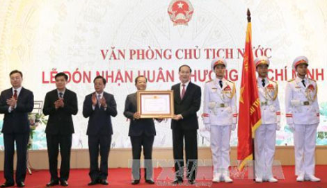 Văn phòng Chủ tịch nước đón nhận phần thưởng cao quý