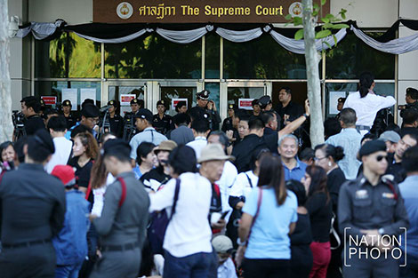 Tranh cãi về số phận của cựu Thủ tướng Thái Lan sau phán quyết