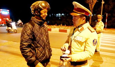 Trung úy Cảnh sát giao thông tận tụy