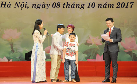 Những câu chuyện xúc động trong lễ tôn vinh người tốt việc tốt