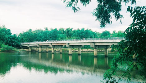 Bên bờ sông Côn