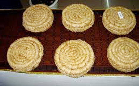 Ngồi ghế rơm, uống trà