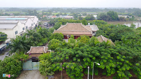 Bên trong và khoảng khuất của biệt phủ