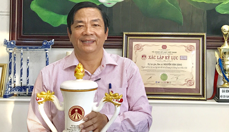 Người yêu bút ở xứ Trầm Hương