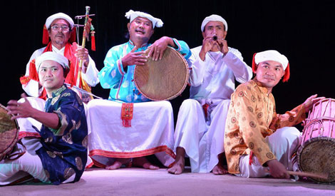 Nhạc Việt xuất ngoại: Cổ truyền sôi nổi, đại chúng loay hoay