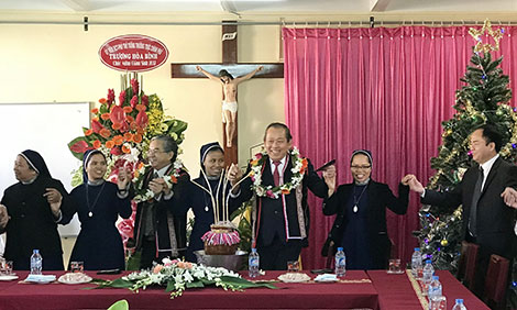 Phó Thủ tướng Thường trực Trương Hòa Bình thăm một số tổ chức tôn giáo tại tỉnh Kon Tum và Gia Lai