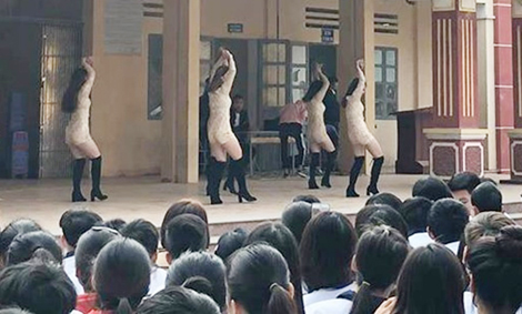 Sẽ báo cáo việc biểu diễn phản cảm trong trường học lên UBND TP Hà Nội