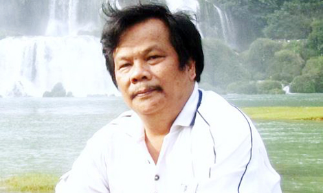 Định vị lại thơ bằng giọng điệu và thể thức riêng