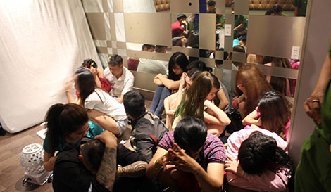 Thuê căn hộ cao cấp để “đập đá”… mừng sinh nhật