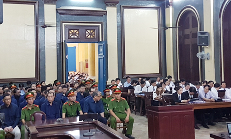 Các bị cáo đều xin giảm nhẹ mức án